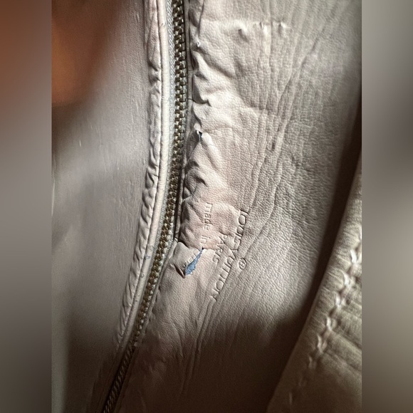 Authentic Louis Vuitton Vernis Handbag - Picture 8 of 17